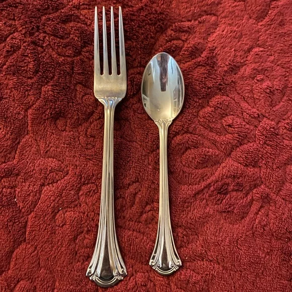 Elegant Silver Fork and Spoon Set.
International 18/10. Excellent condition. - Picture 1 of 7